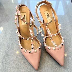 Kaitlyn Pan Rockstud Caged Pump 7.5 in Poudre